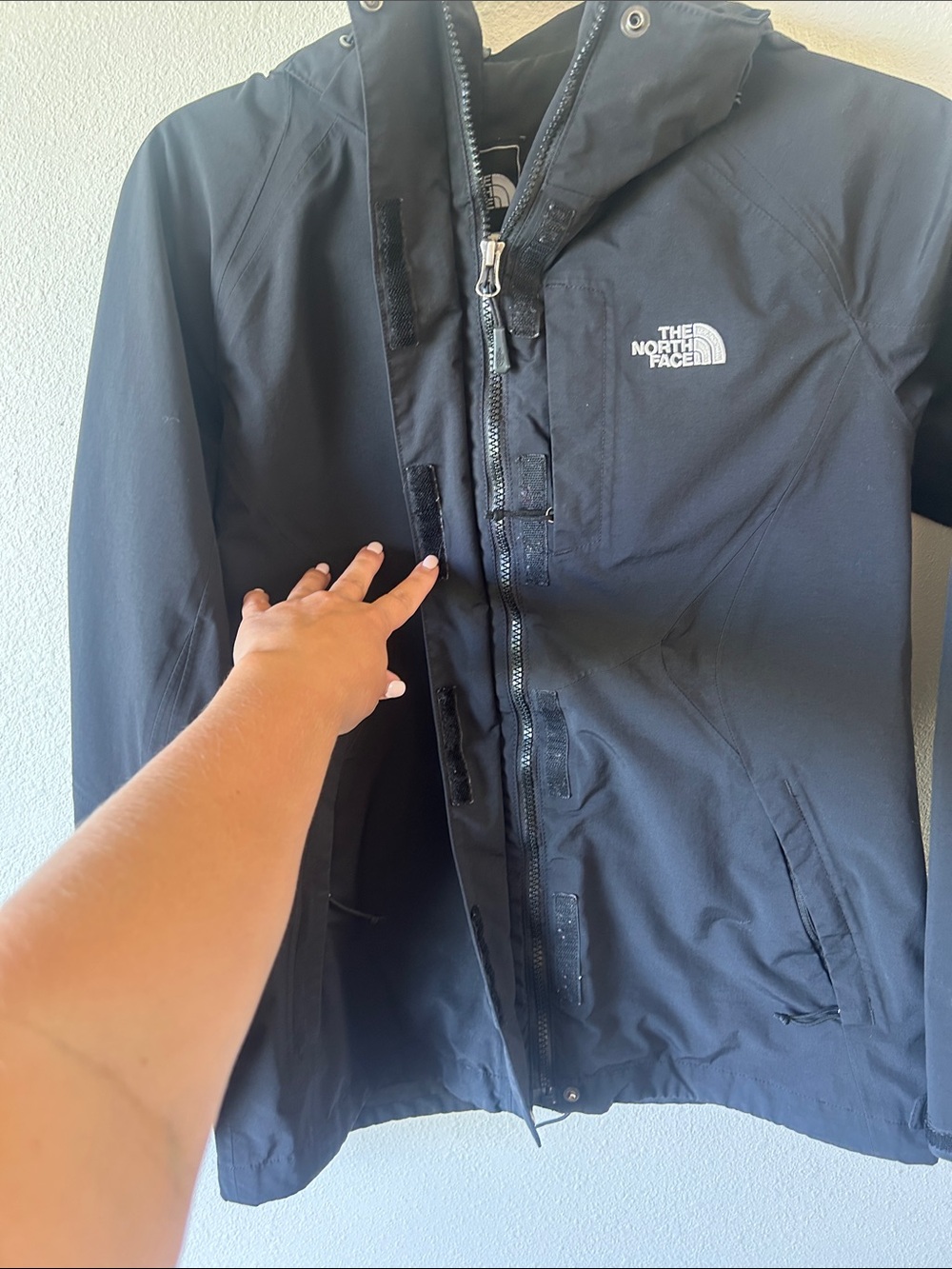 The North Face Black Women’s Waterproof Hooded Shell Jacket - Picture 6 of 9